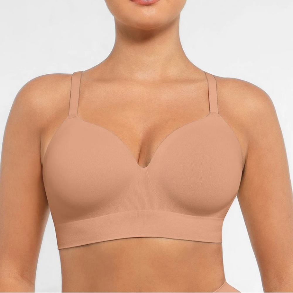 Seamless Nude Bra - Picture 2 of 8